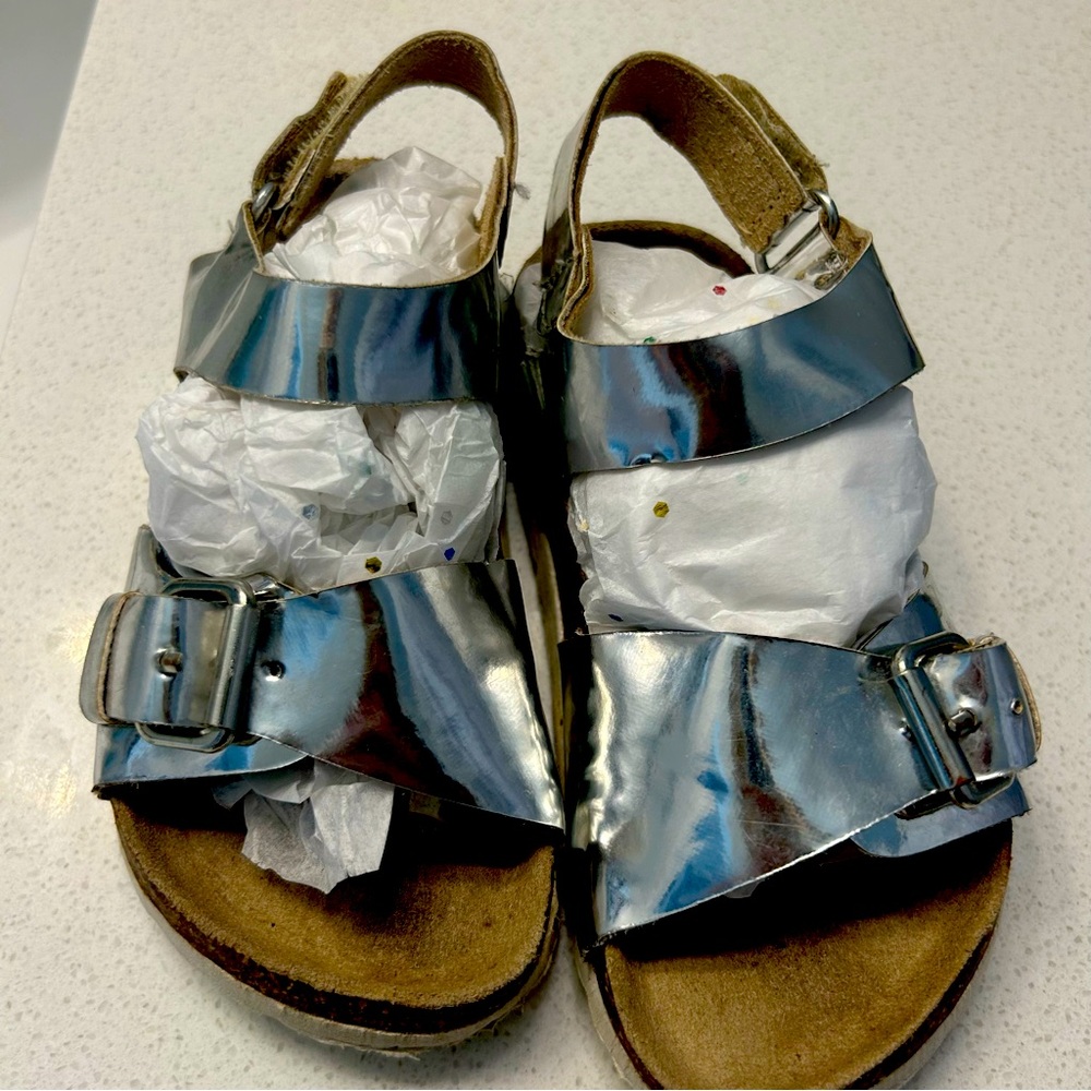 🍭Monkey Bars Metallic Silver Kid’s Sandals with Buckle 6